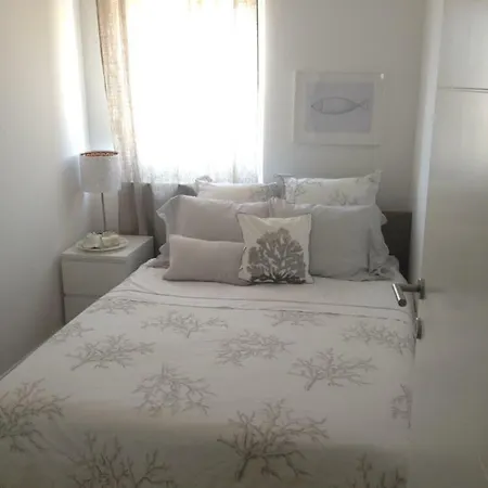 Near The Beach,free Parking&wifi Apartment