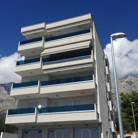 Near The Beach,free Parking&wifi Apartment Makarska