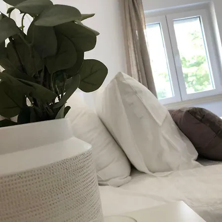 Near The Beach,free Parking&wifi Apartment *