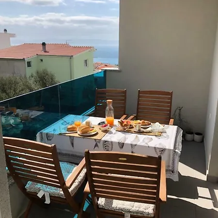 Near The Beach,free Parking&wifi Apartment Makarska