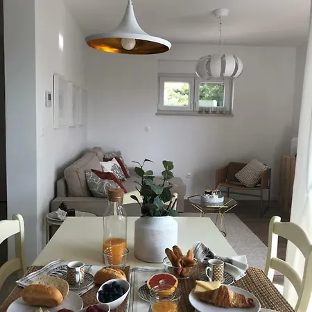 Apartment Near The Beach,free Parking&wifi Makarska